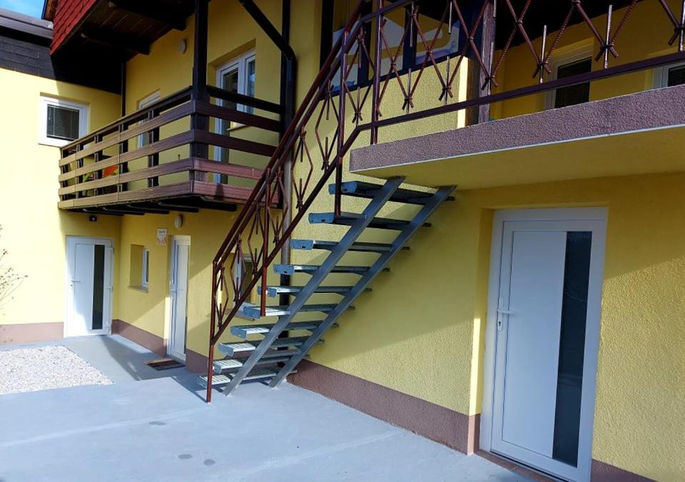 Budova, kde se apartmán nachází