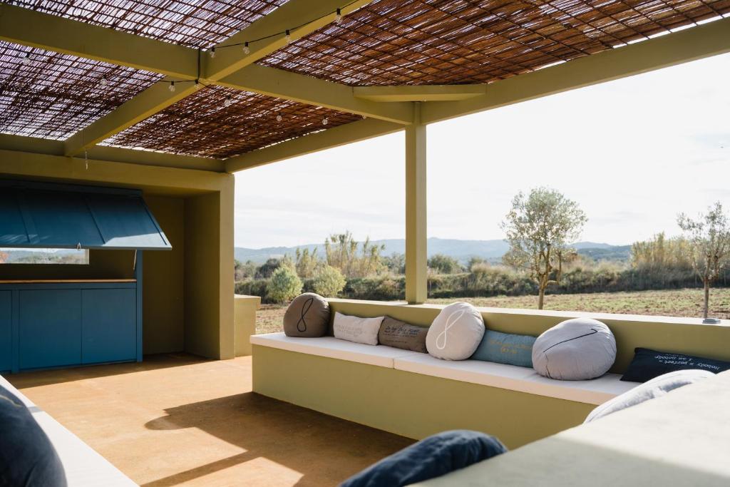 A seating area at Mas Rauric