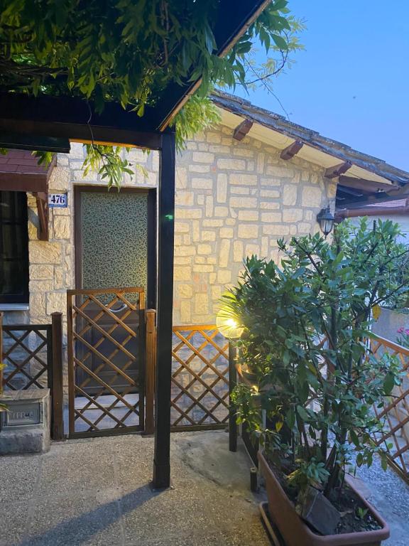 Το κτήριο όπου στεγάζεται  the country house