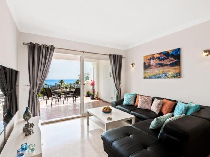 Posedenie v ubytovaní JAZMIN MIRAFLORES SENSATIONAL VIEW! POOL, TERRACE, WiFi