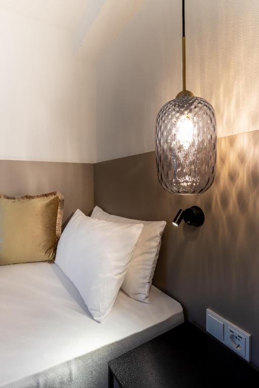 Postel nebo postele na pokoji v ubytování Hotel Weißes Ross