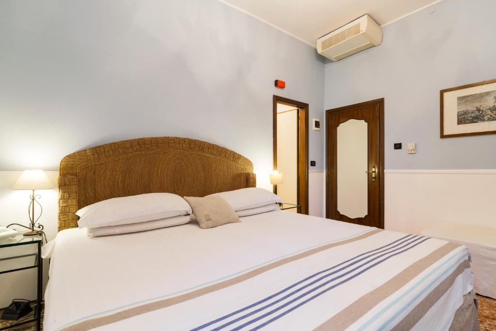 Postel nebo postele na pokoji v ubytování Hotel Villa Stella