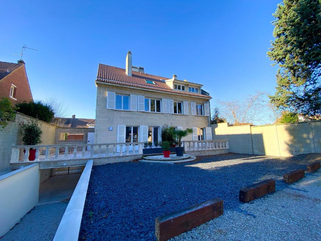 a large house with a fence in front of it at White House Dhavernas - Résidence Privée - Amiens - Parking Gratuit in Amiens