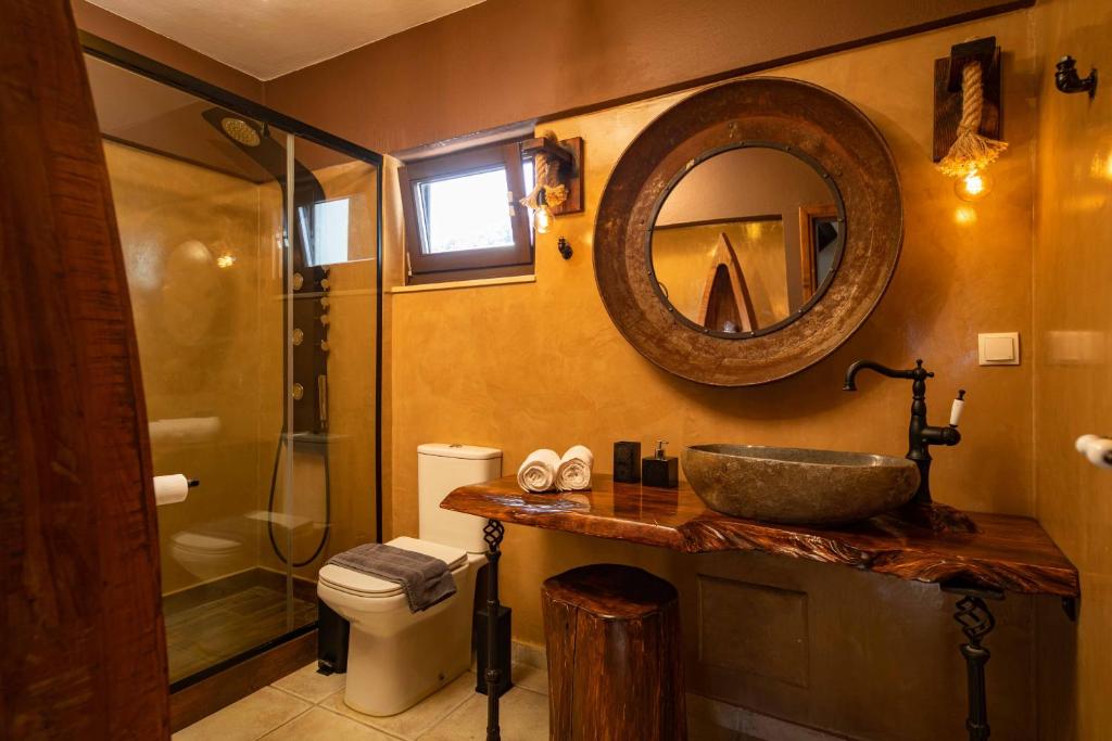 Kúpeľňa v ubytovaní Villa Staras - With Private Heated Pool & Jacuzzi