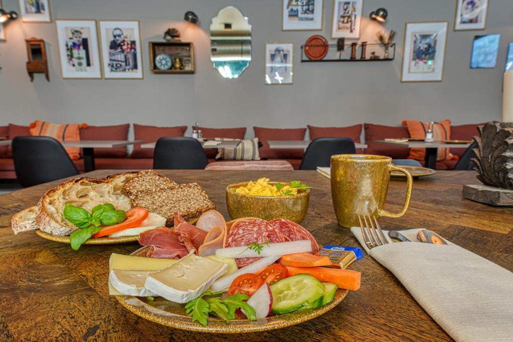 Vienna House Easy by Wyndham Bonn City - Resim 6