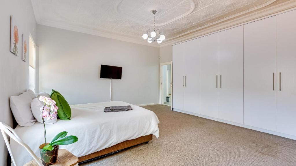 Private Unit 1 with EnSuite Bathroom (with Spa Bath), Johannesburg