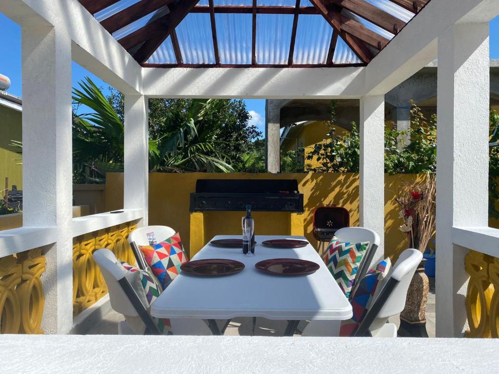Istumisnurk majutusasutuses PARADISE VILLA SHAREd ONSITE PRIVATE POOL ONSITE GYM