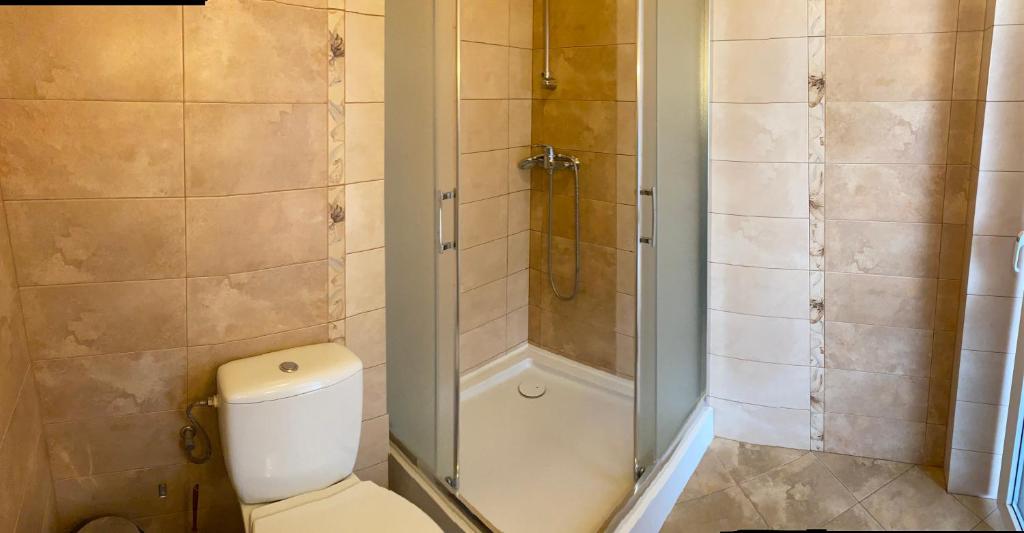 Старий Янів - Quarto Triplo Básico Com Banheiro Compartilhado