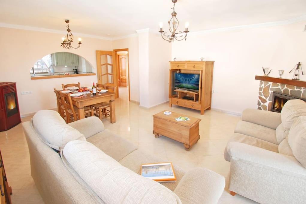 Beautiful village house- PRIVATE JACUZZI-views-BBQ-aircon ...