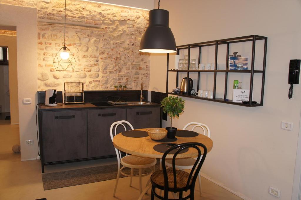 a kitchen with a table and chairs in a room at Casa Marzia in Verona