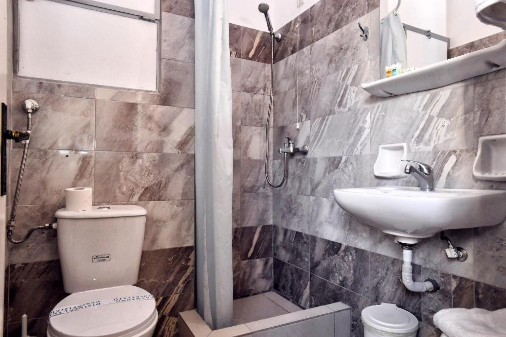 A bathroom at Siagas Beach Hotel