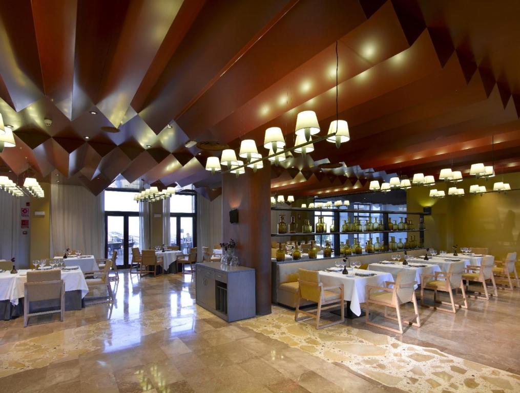 Un restaurante o sitio para comer en Parador de Lorca