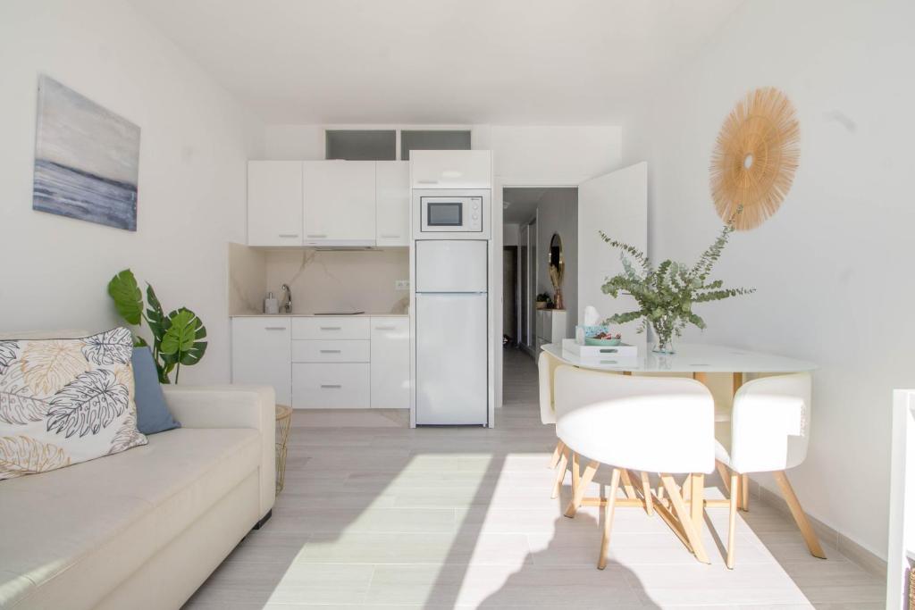 Kuchyň nebo kuchyňský kout v ubytování Carihuela Palace 912 by IVI Real Estate