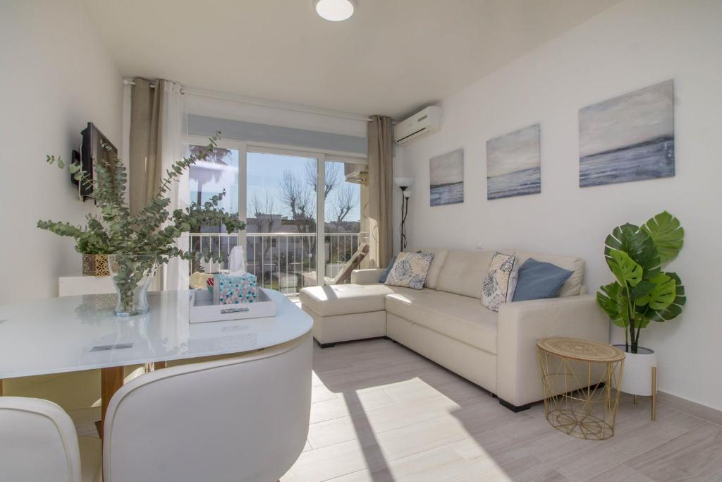 Posezení v ubytování Carihuela Palace 912 by IVI Real Estate