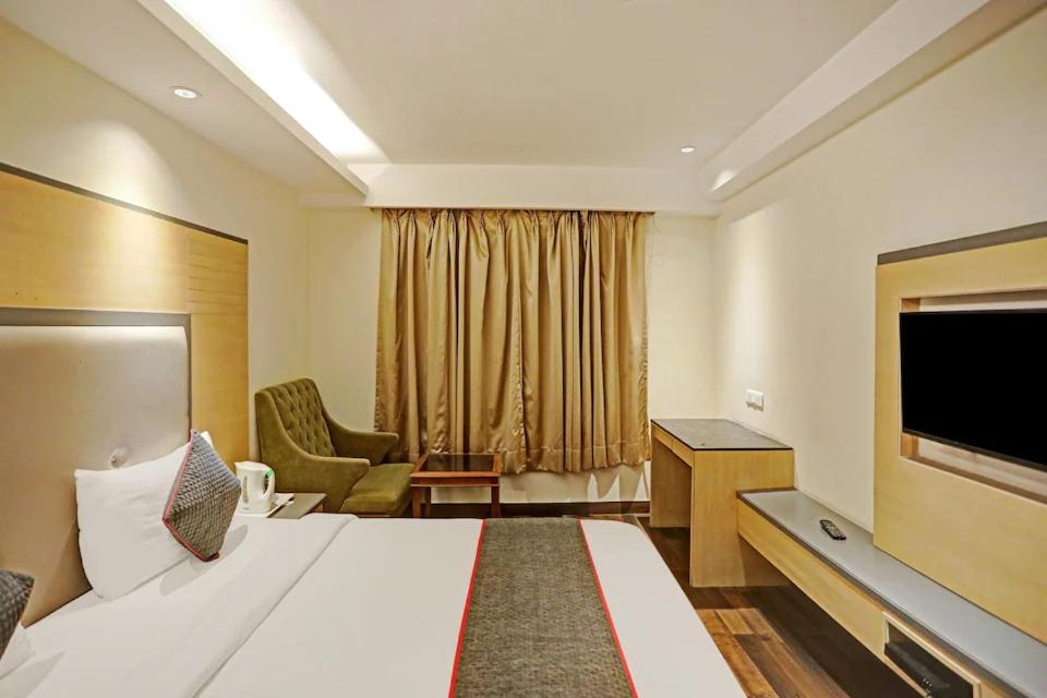 Postel nebo postele na pokoji v ubytování Hotel Superb 5 Mins Walk From New Delhi Station