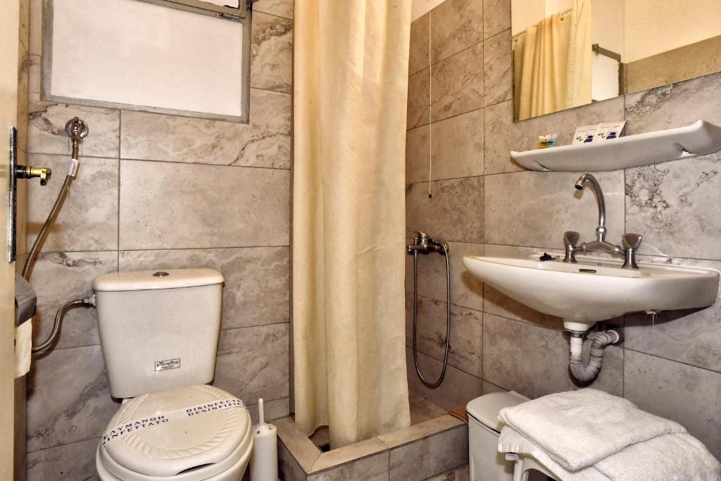 A bathroom at Siagas Beach Hotel