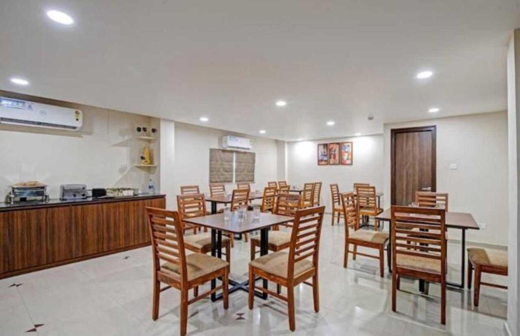 Kuchyň nebo kuchyňský kout v ubytování Alba Premier, Ahmedabad