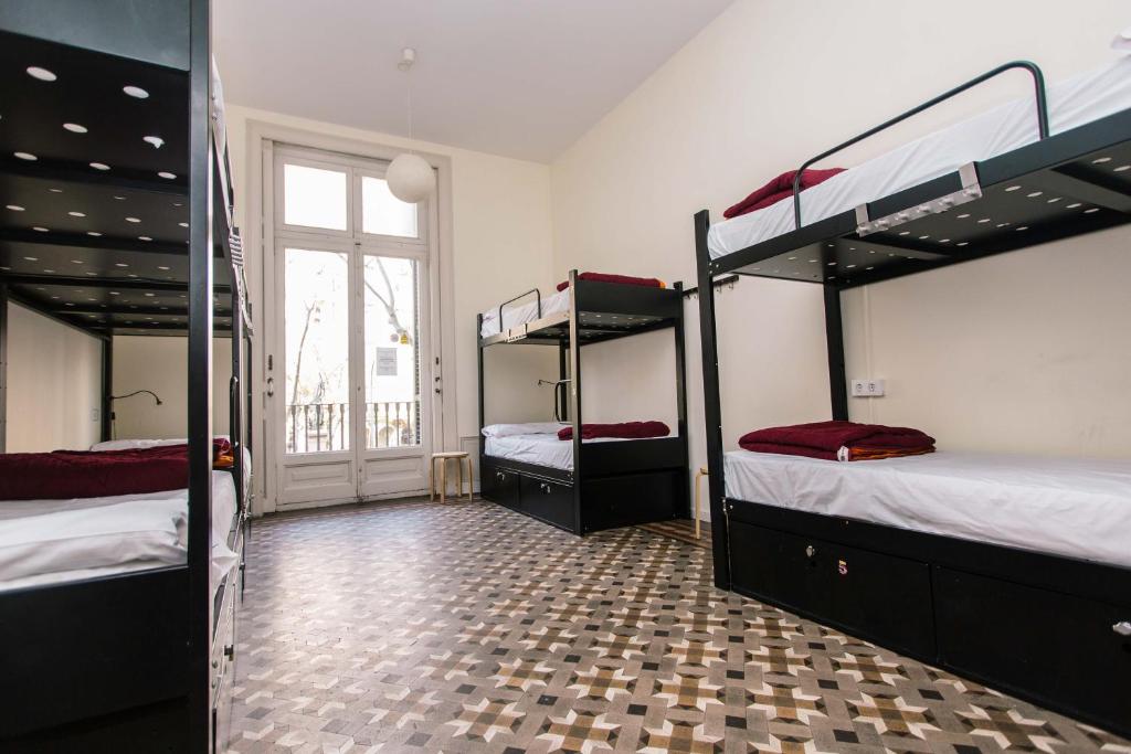 Cama ou camas em um quarto em 360 Hostel Borne
