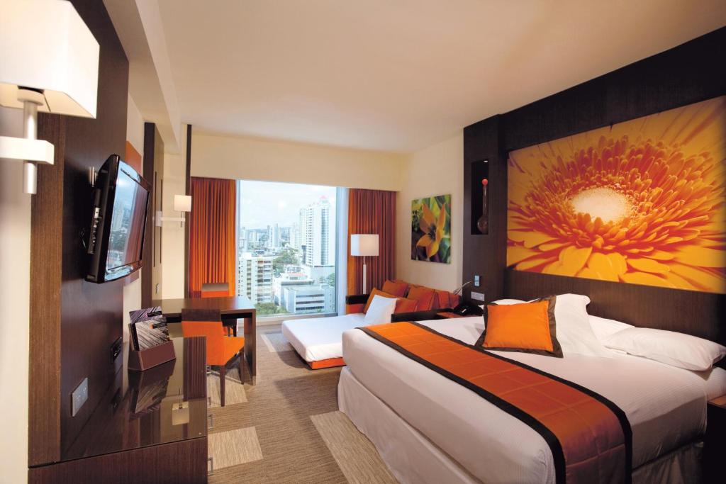 a hotel room with a bed and a television at Riu Plaza Panamá in Panama City