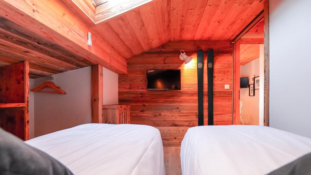 Postel nebo postele na pokoji v ubytování Chalet Hôtel des 2 Gares & SPA