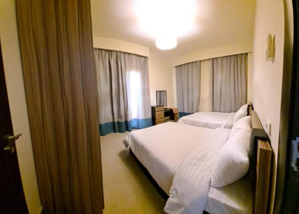 Postel nebo postele na pokoji v ubytování شالية مجهز بالكامل موسي كوست Fully Equipped Chalet Mosa Coast