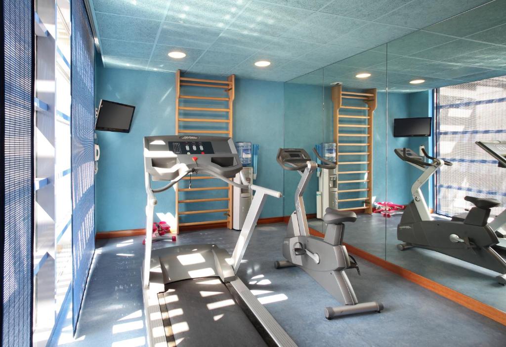 Fitness centrum a/nebo fitness zařízení v ubytování Novotel Suites Nancy Centre