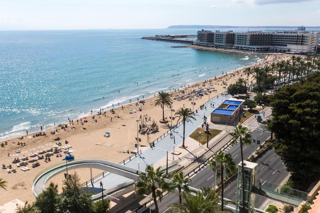Apartamento con vistas al mar primera linea de playa del ...