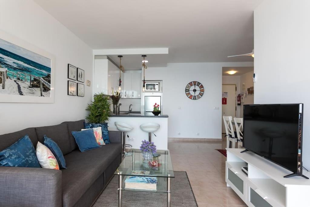 Apartamento con vistas al mar primera linea de playa del ...