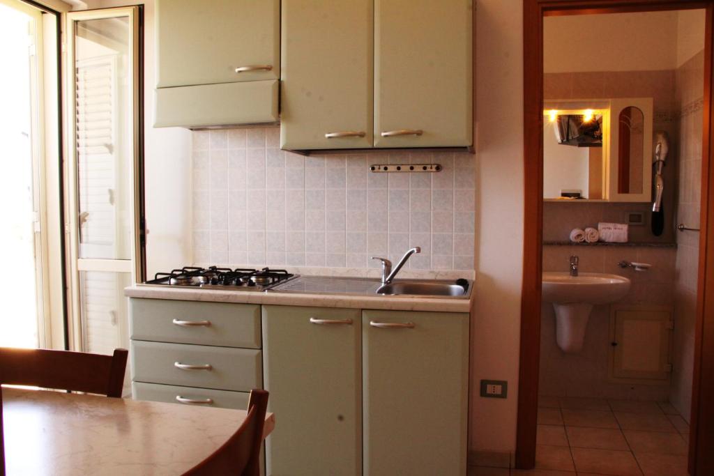 A kitchen or kitchenette at Graceland rooms and suites
