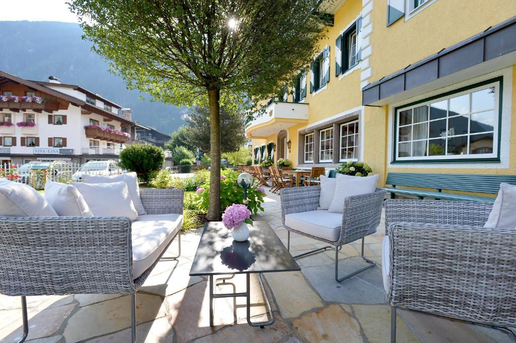 Nespecifikovaný výhled na hory nebo výhled na hory při pohledu z hotelu