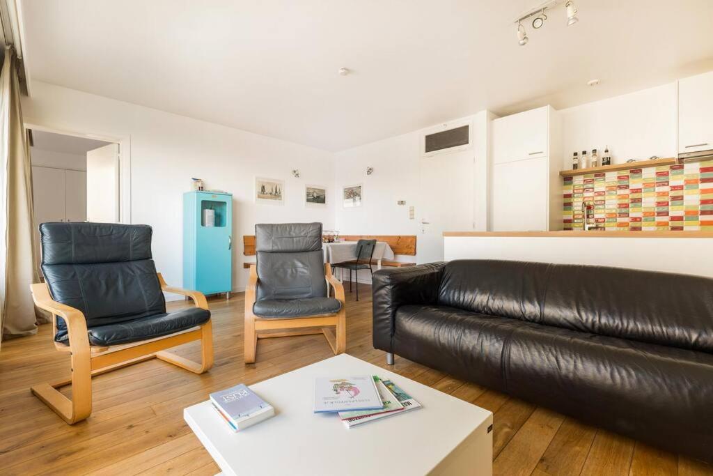 Posezení v ubytování Gezellig appartement aan Oostduinkerkse strand