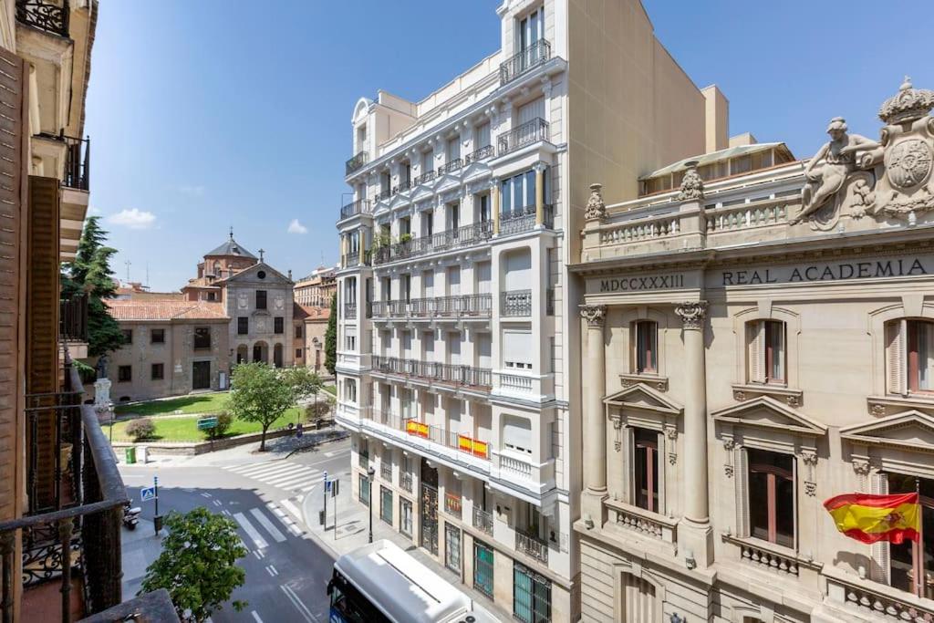 MADRID Luxury Apartment Location ROYAL PALACE（マドリード ...