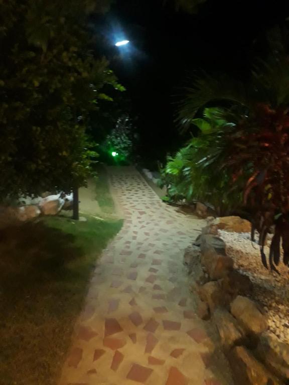 Aed väljaspool majutusasutust Finca de Nosotros