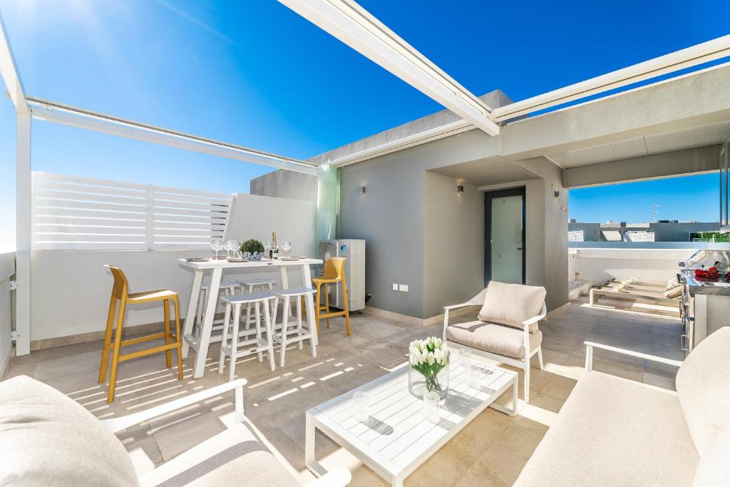 A balcony or terrace at Paradise in La Cala de Mijas La Valvega