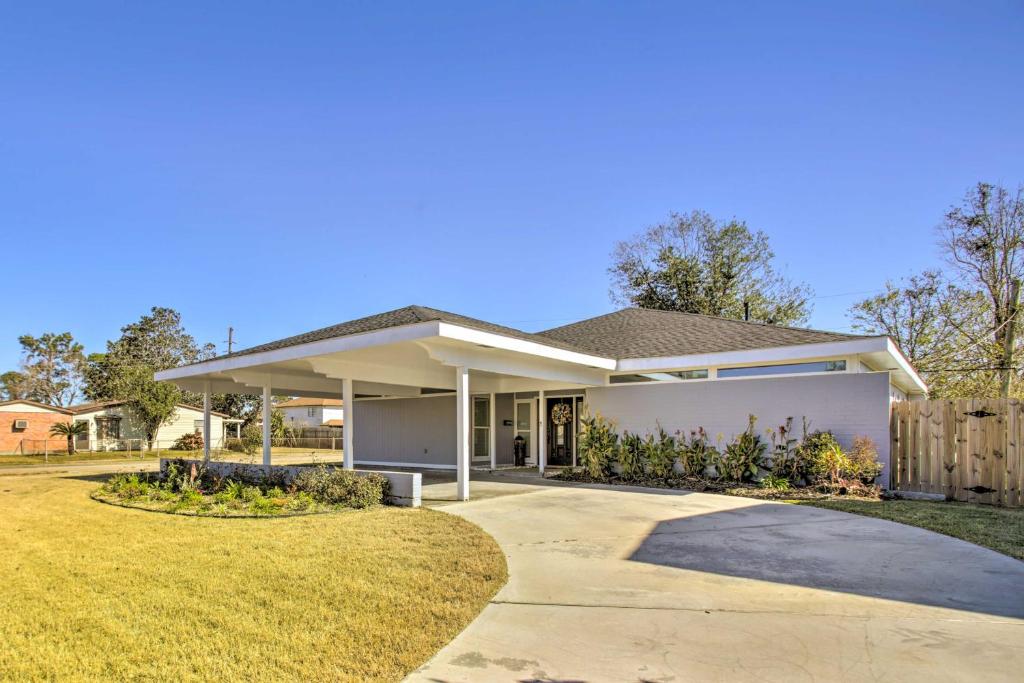 Vibrant Terrytown Home with Yard about 6 Mi to NOLA - Maison De Vacances