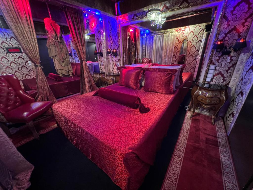 
Deluxe Double Room with Shower
