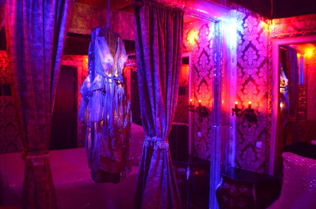 Postel nebo postele na pokoji v ubytování Xcite Hotel Salem