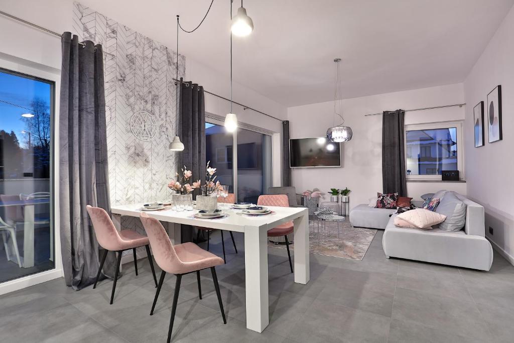 Posedenie v ubytovaní Nowoczesne Apartamenty typu Superior - Bulwary Rabka Zdrój - Balia - Blisko Park Zdrojowy