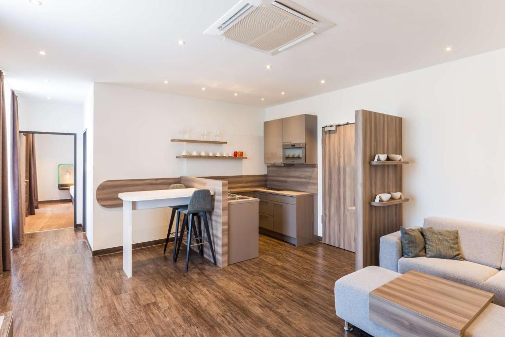 Kuchyň nebo kuchyňský kout v ubytování Park Inn by Radisson Neumarkt