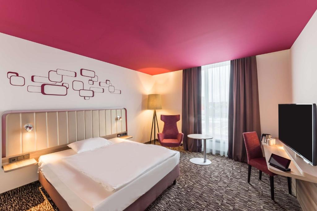 Postel nebo postele na pokoji v ubytování Park Inn by Radisson Neumarkt