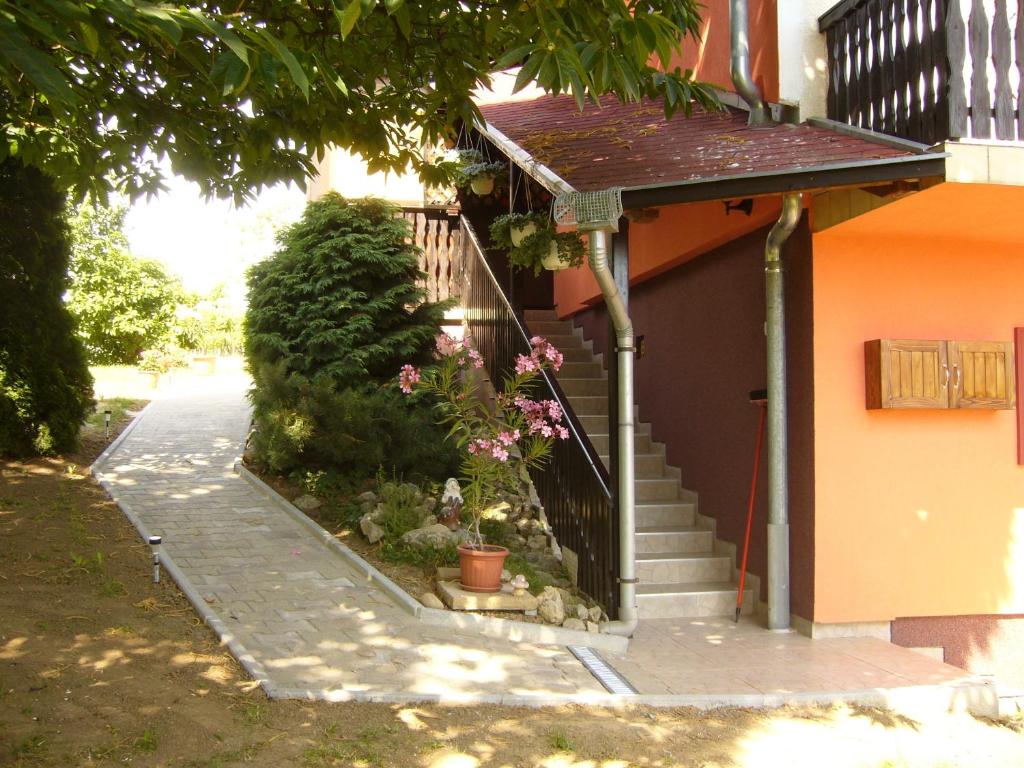 Budova, v ktorej sa apartmán nachádza