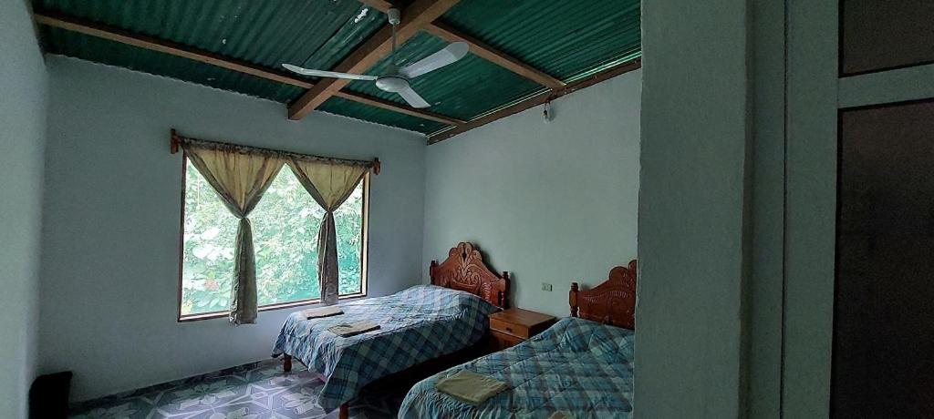 Postel nebo postele na pokoji v ubytování Cabaña Sak Ja Selva Lacandona
