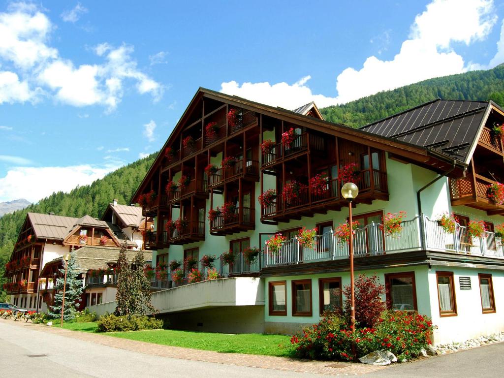 Nespecifikovaný výhled na hory nebo výhled na hory při pohledu z hotelu