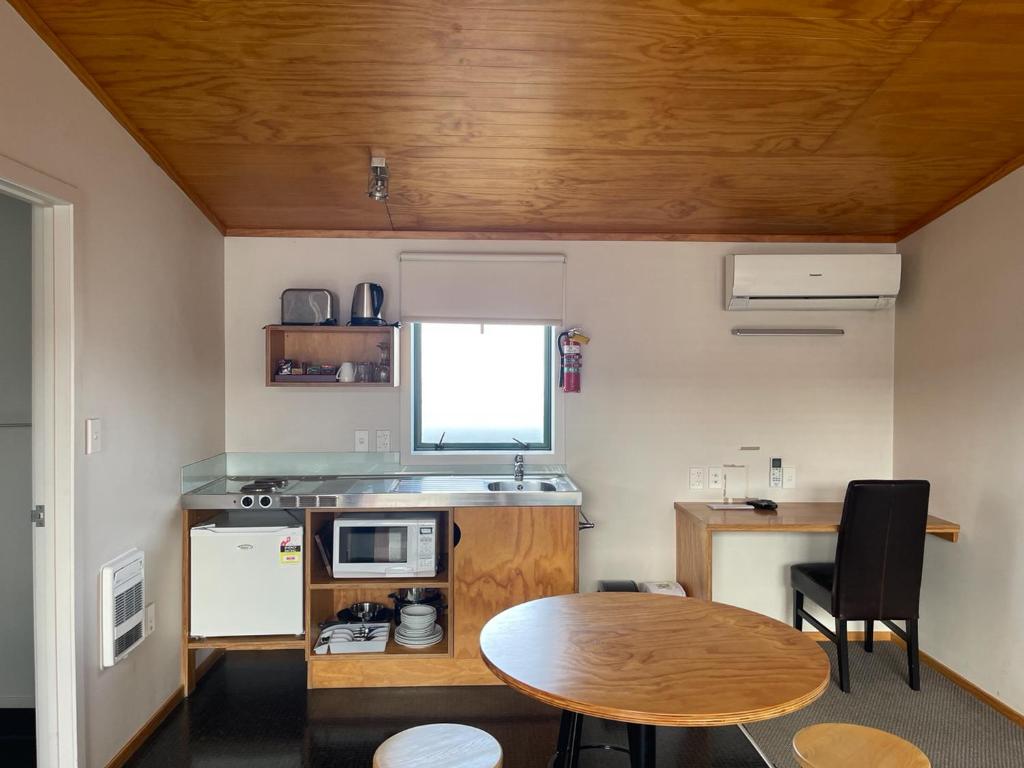 Kuchyň nebo kuchyňský kout v ubytování Waitomo Lodge