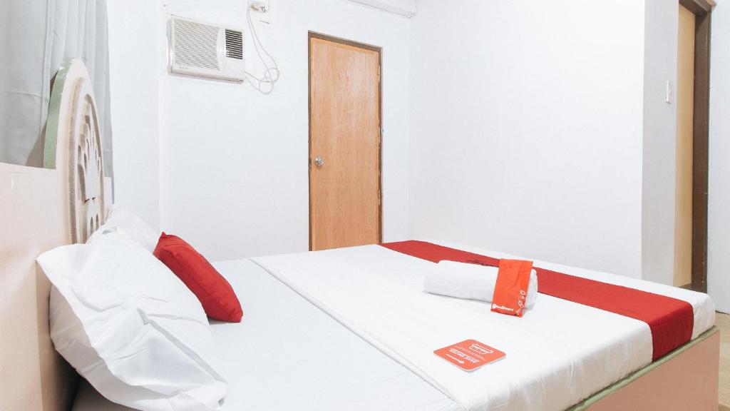 RedDoorz at Royal Grande Beach Resort Batangas - Habitación De La Reina