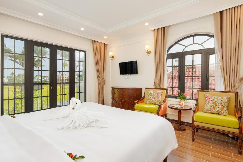 TV a/nebo společenská místnost v ubytování Maison Fleur Luxury Hoi An