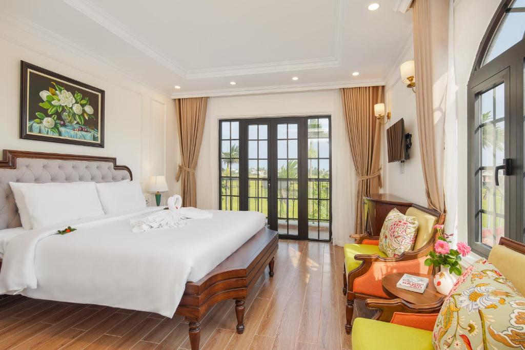 Postel nebo postele na pokoji v ubytování Maison Fleur Luxury Hoi An