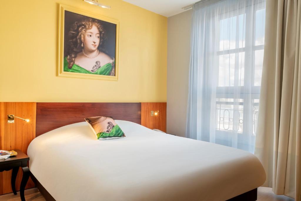 Voodi või voodid majutusasutuse Hotel des Lys toas