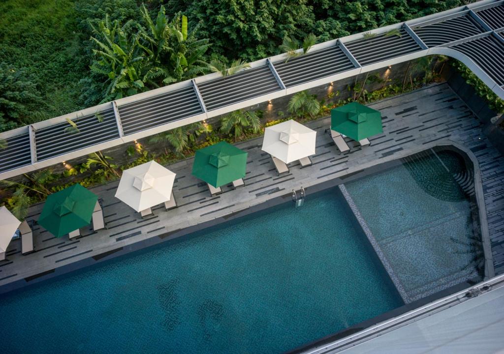 Bazén v ubytování Fraser Residence Hanoi nebo v jeho okolí