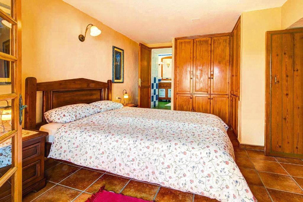 A bed or beds in a room at Finca La Hoya, El Tanque